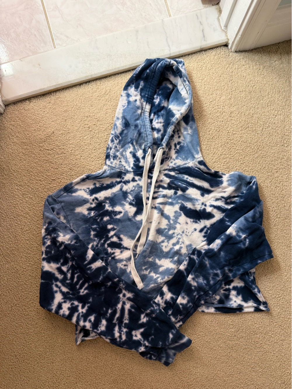 Cropped tie dye sweatshirt